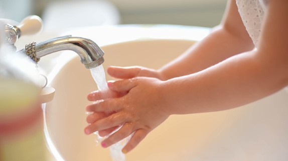 child hand washing